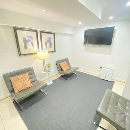 Comfy Basement Home 2 Bdrm1Den 3Queen Beds Washington Exterior photo