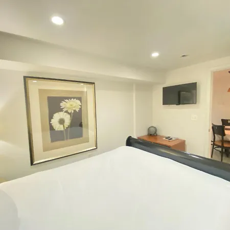 Comfy Basement Home 2 Bdrm1Den 3Queen Beds Washington Exterior photo