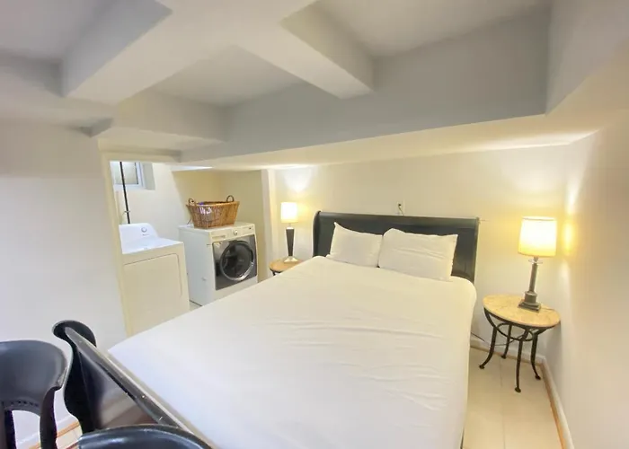 Comfy Basement Home 2 Bdrm1Den 3Queen Beds